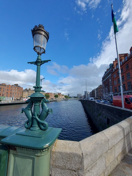 Blick auf Fluss Liffey.jpg