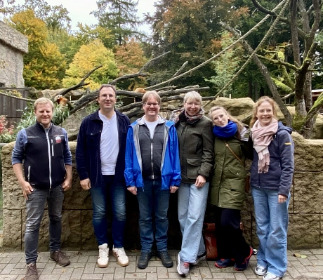 Gruppenbild mit Zoodirektor T.Klumpe, M. Mohrland, P. Warnath, I. Deecke, D. Eiberg und N. Bierenriede.jpeg
