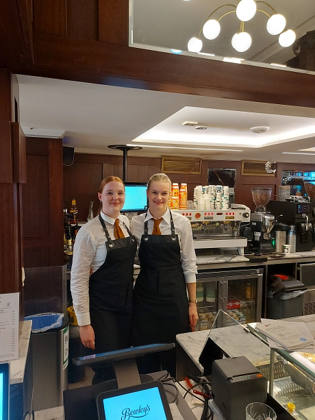 Lea und Rieke Bewleys.jpg
